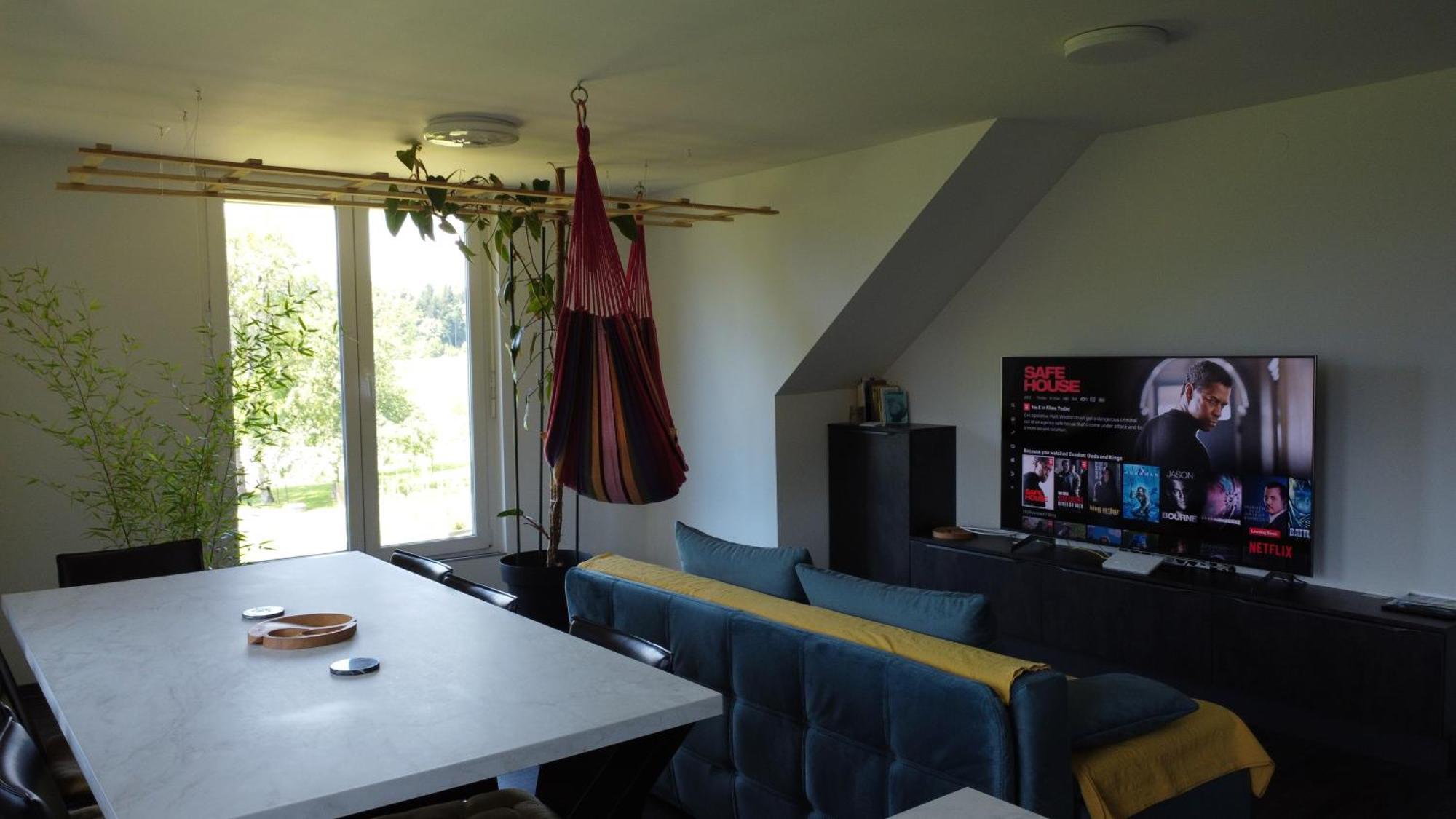 With Mountain View And Rivers Close By Apartment *